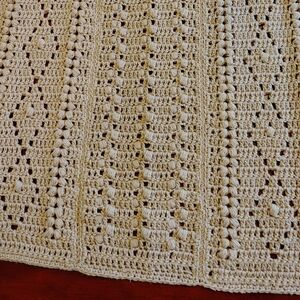 Handmade Crochet Blanket 54"x67" intricate pattern, ex cond (211)